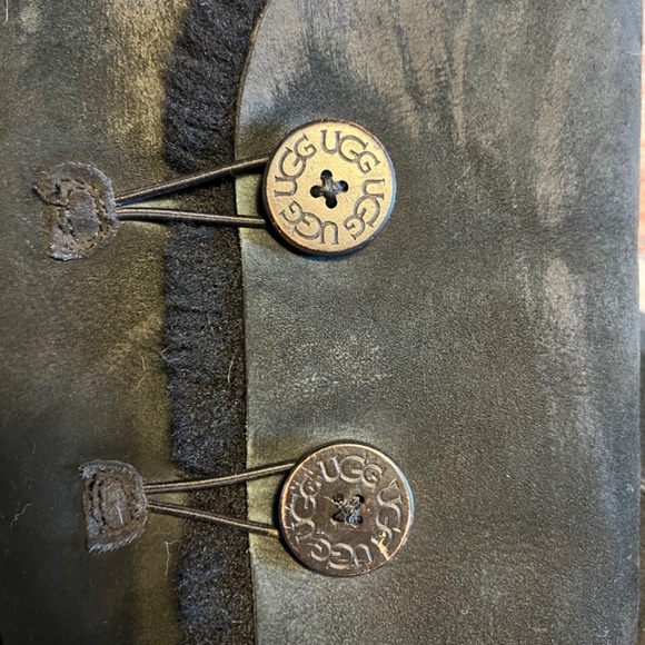 Ugg Classic Tall Three Button Boot W9 - Picture 6 of 6